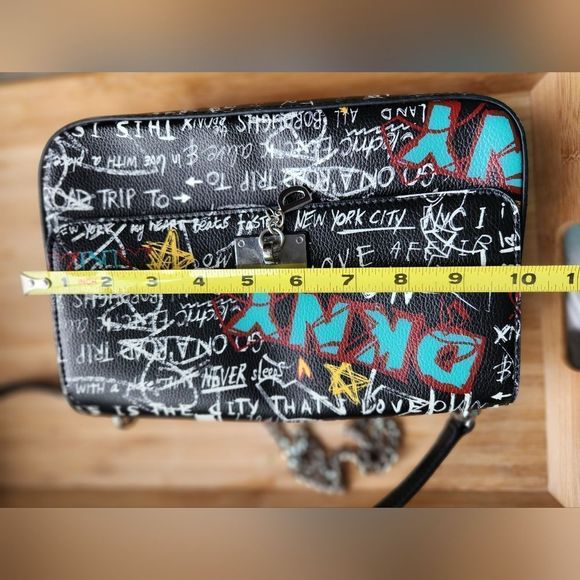 DKNY crossbody purse Graphic design - Picture 14 of 16